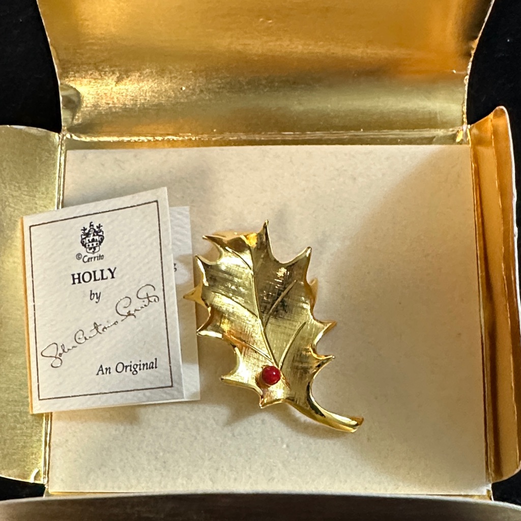 69- Vtge Cerrito Gold Holly Leaf Brooch Red Accent Collectable In Original